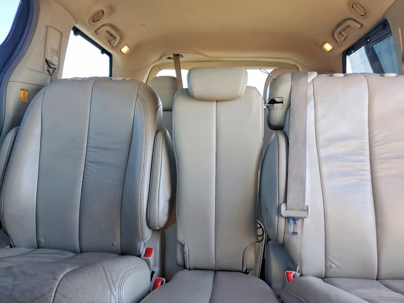 72915915 :رقم المزاد ، 5TDYK3DC4BS050306 vin ، 2011 Toyota Sienna مزاد بيع