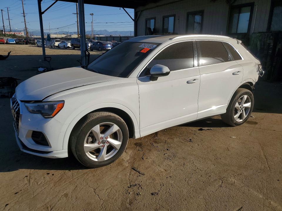 75421385 :رقم المزاد ، WA1AECF3XL1022721 vin ، 2020 Audi Q3 مزاد بيع
