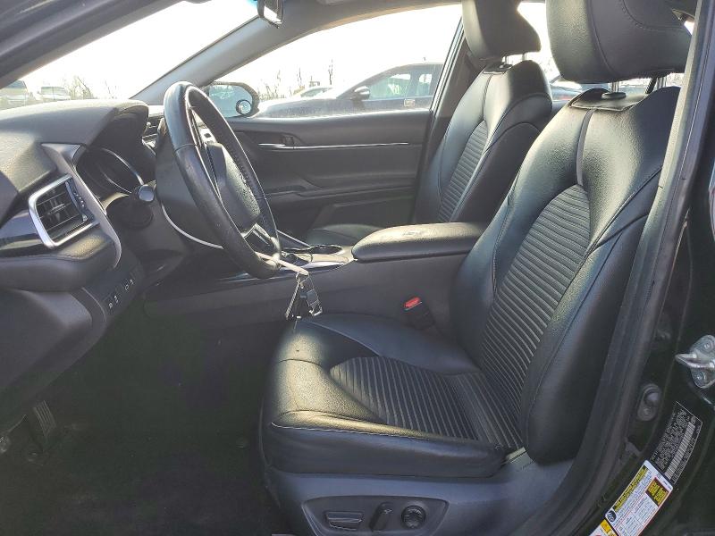 73727205 :رقم المزاد ، 4T1B11HK3JU111634 vin ، 2018 Toyota Camry مزاد بيع