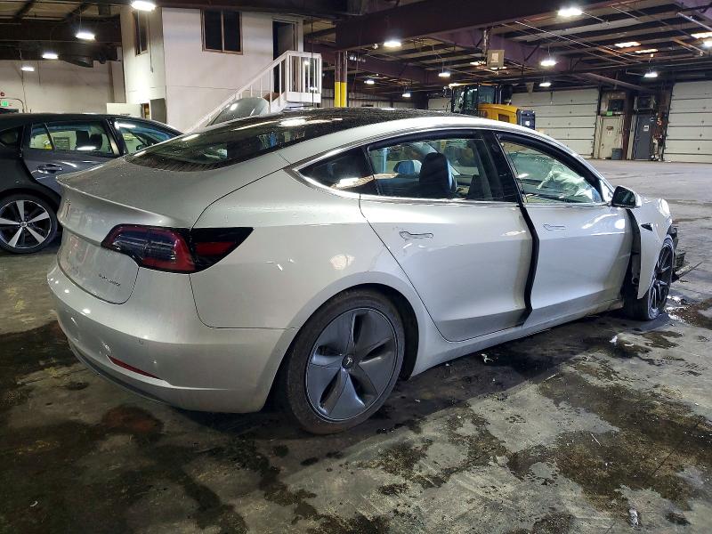 72670935 :رقم المزاد ، 5YJ3E1EBXJF104383 vin ، 2018 Tesla Model 3 مزاد بيع