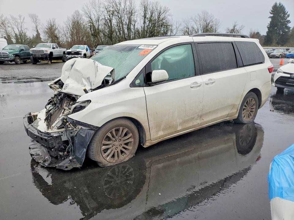 75399075 :رقم المزاد ، 5TDYZ3DCXHS810324 vin ، 2017 Toyota Sienna مزاد بيع