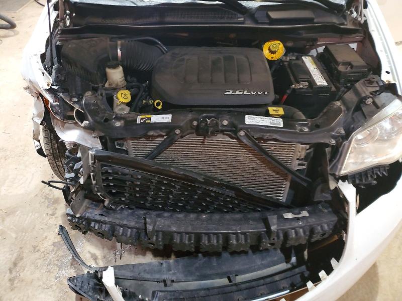 73178895 :رقم المزاد ، 2C4RC1BG4FR577272 vin ، 2015 Chrysler Town & Country مزاد بيع