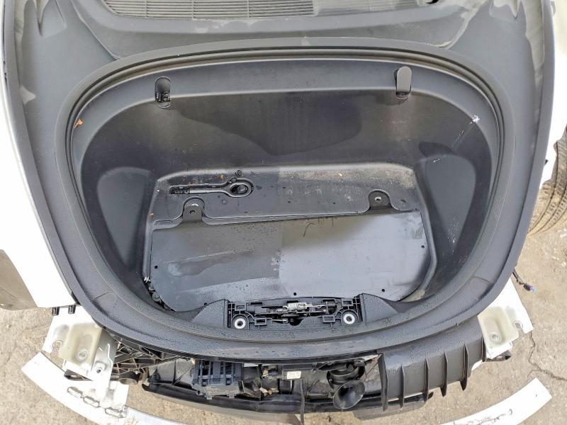 98876275 :رقم المزاد ، 5YJ3E1EAXJF076186 vin ، 2018 Tesla Model 3 مزاد بيع