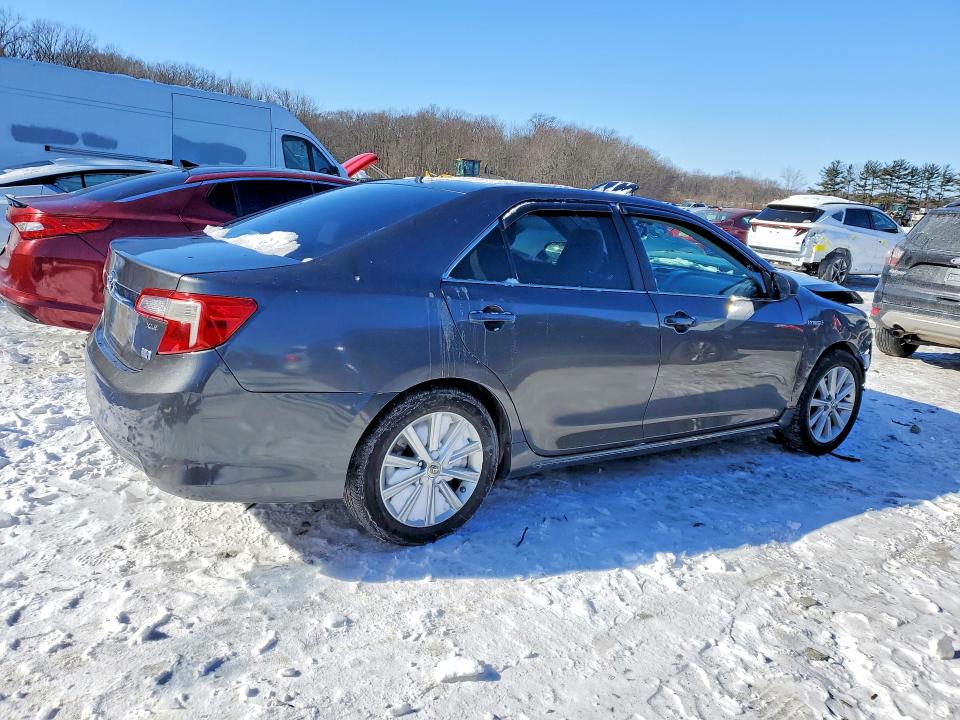 74728405 :رقم المزاد ، 4T1BD1FK6DU088493 vin ، 2013 Toyota Camry مزاد بيع