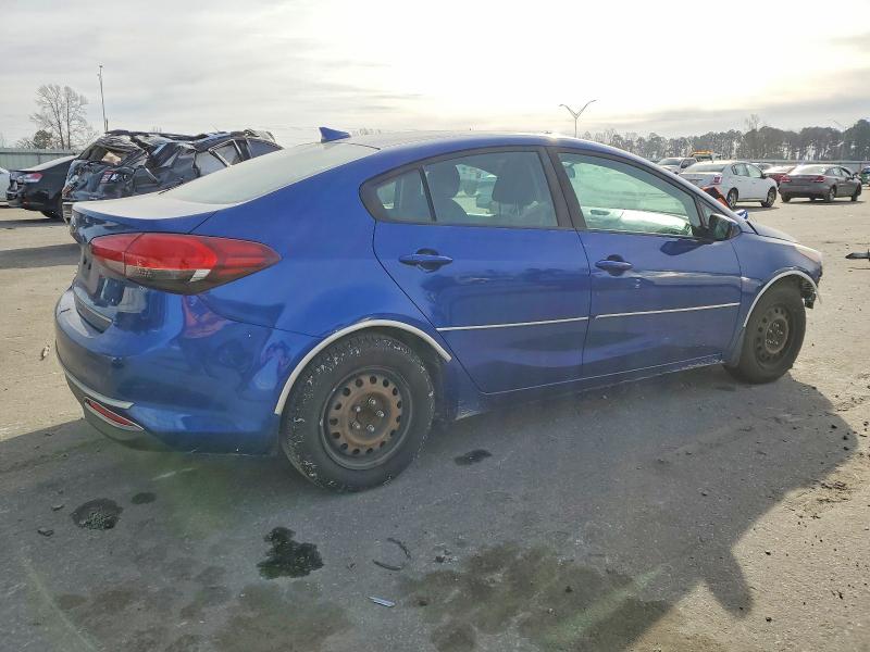 99210835 :رقم المزاد ، 3KPFL4A71JE174897 vin ، 2018 Kia Forte مزاد بيع