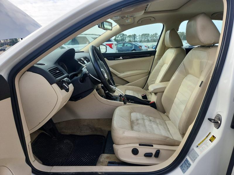 2015 Volkswagen Passat Sel მანქანა იყიდება აუქციონზე, vin: 1VWCV7A32FC003843, აუქციონის ნომერი: 99646345