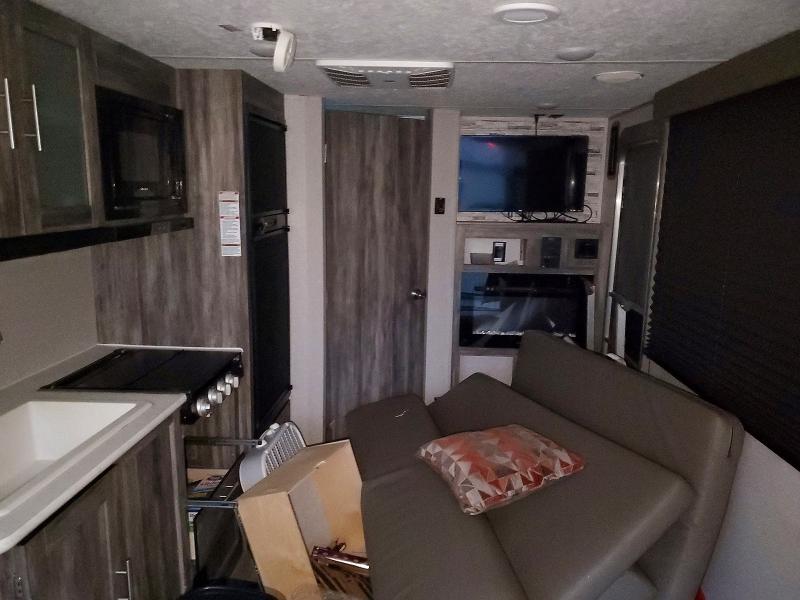 97157315 :رقم المزاد ، 4X4TWDB24LY093977 vin ، 2020 Wildwood Trailer مزاد بيع