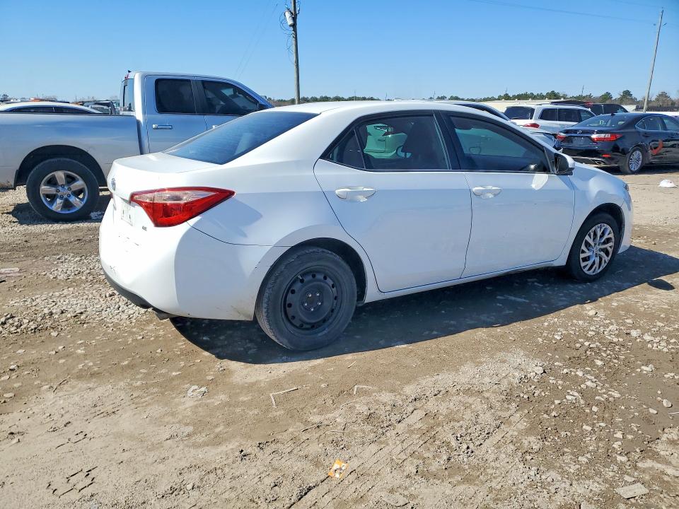 75687325 :رقم المزاد ، 5YFBURHE0JP770210 vin ، 2018 Toyota Corolla مزاد بيع