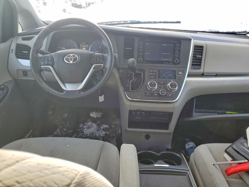 Продажа на аукционе авто 2018 Toyota Sienna, vin: 5TDJZ3DC9JS190606, номер лота: 99825645
