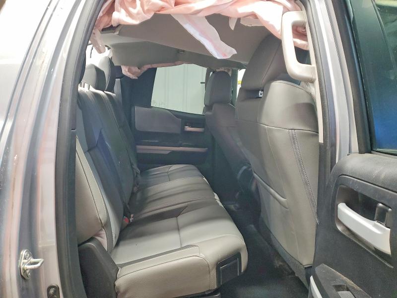 74725435 :رقم المزاد ، 5TFBY5F16JX693129 vin ، 2018 Toyota Tundra مزاد بيع
