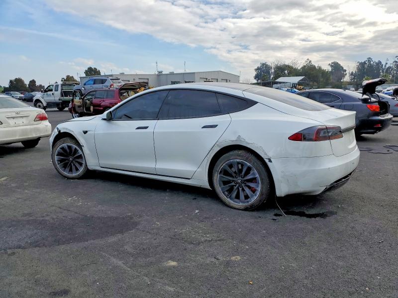 74056565 :رقم المزاد ، 5YJSA1E21JF243180 vin ، 2018 Tesla Model S مزاد بيع