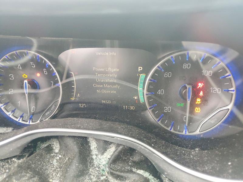98843435 :رقم المزاد ، 2C4RC1EG7JR356592 vin ، 2018 Chrysler Pacifica مزاد بيع