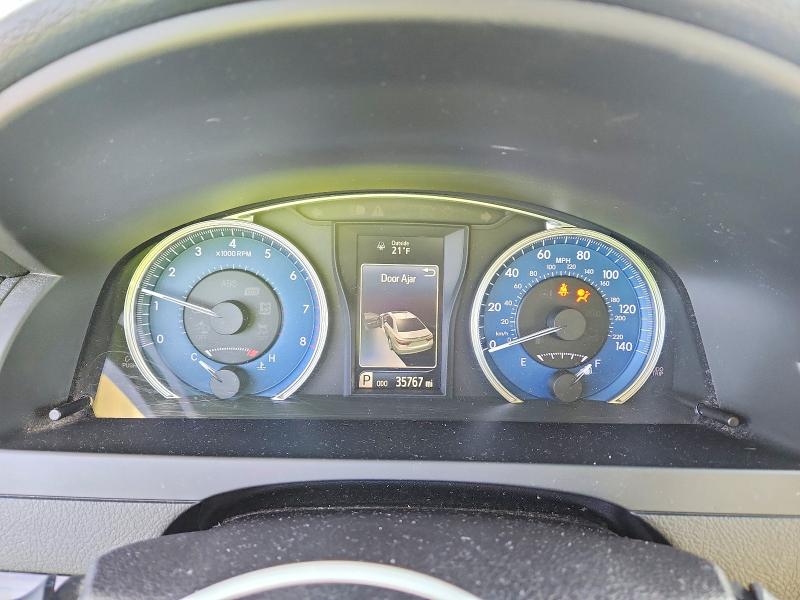 74684255 :رقم المزاد ، 4T1BF1FK7HU705156 vin ، 2017 Toyota Camry مزاد بيع