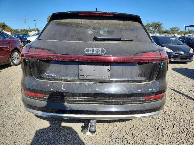 Продажа на аукционе авто 2019 Audi E-tron, vin: WA1LAAGE9KB024428, номер лота: 75000045