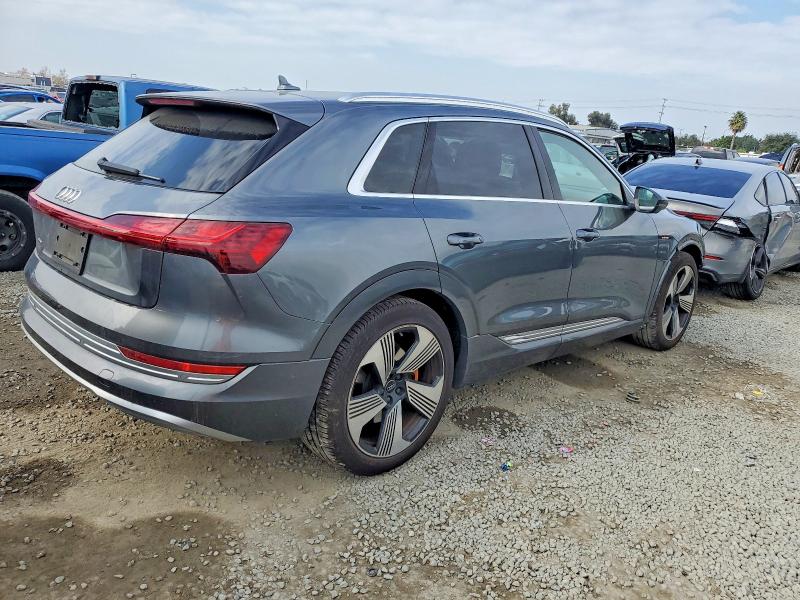Продажа на аукционе авто 2019 Audi E-tron, vin: WA1VAAGE3KB008427, номер лота: 74249325