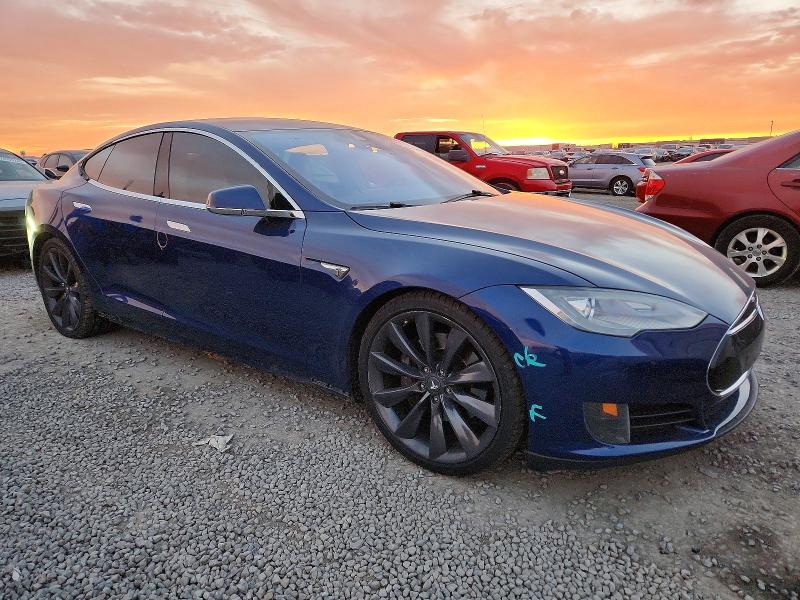 2015 Tesla Model S მანქანა იყიდება აუქციონზე, vin: 5YJSA1H4XFF098452, აუქციონის ნომერი: 72392875