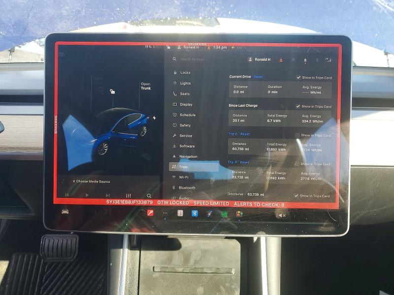 72933845 :رقم المزاد ، 5YJ3E1EB8JF133879 vin ، 2018 Tesla Model 3 مزاد بيع