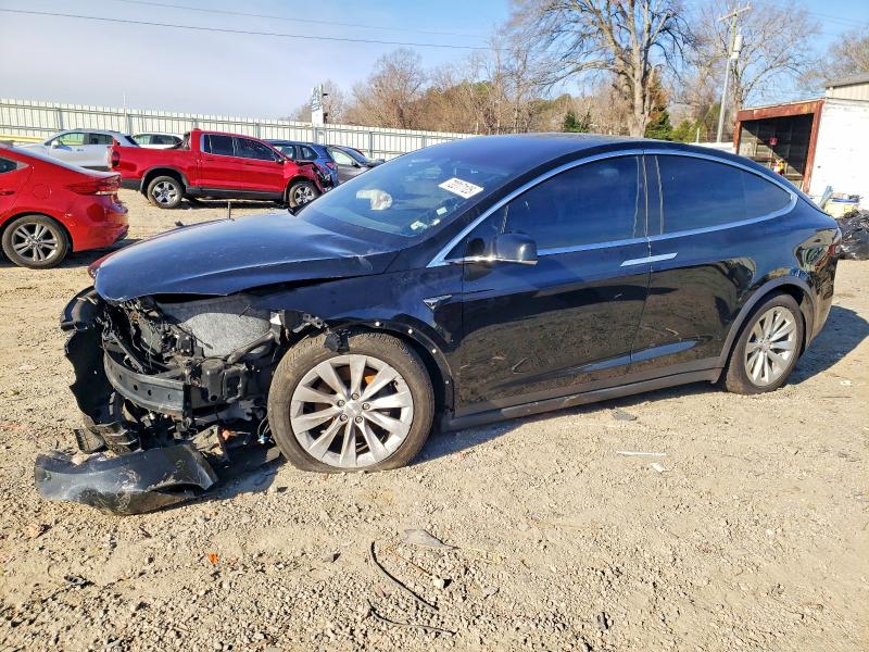 Продажа на аукционе авто 2017 Tesla Model X, vin: 5YJXCAE2XHF077364, номер лота: 72217125