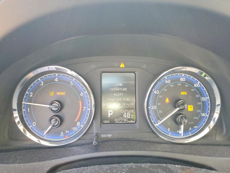 75068565 :رقم المزاد ، 5YFBURHE7JP819709 vin ، 2018 Toyota Corolla مزاد بيع
