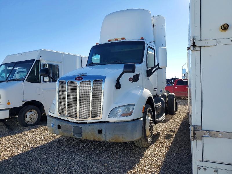 72804095 :رقم المزاد ، 1NPBAH8XXHD421470 vin ، 2017 Peterbilt Tractor 579 مزاد بيع