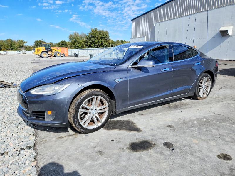 75013835 :رقم المزاد ، 5YJSA1H11FF085868 vin ، 2015 Tesla Model S مزاد بيع