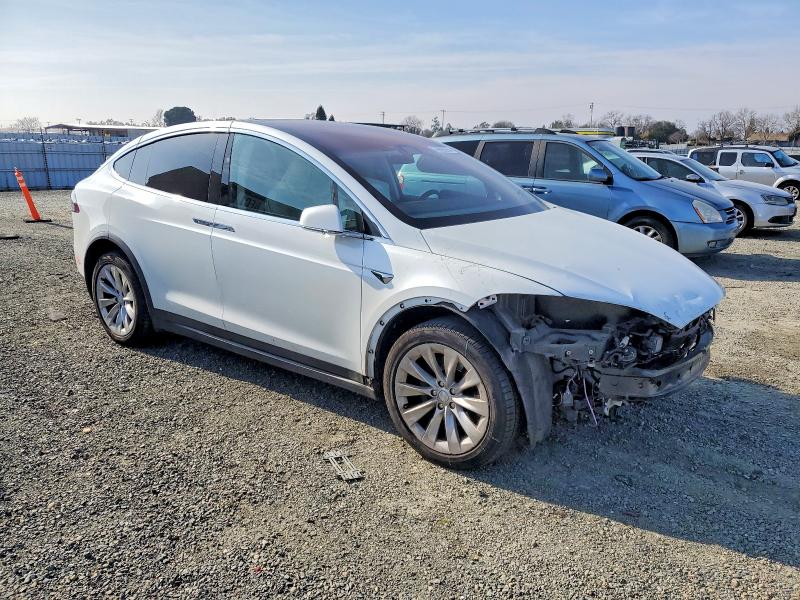 74882255 :رقم المزاد ، 5YJXCAE23JF118214 vin ، 2018 Tesla Model X مزاد بيع