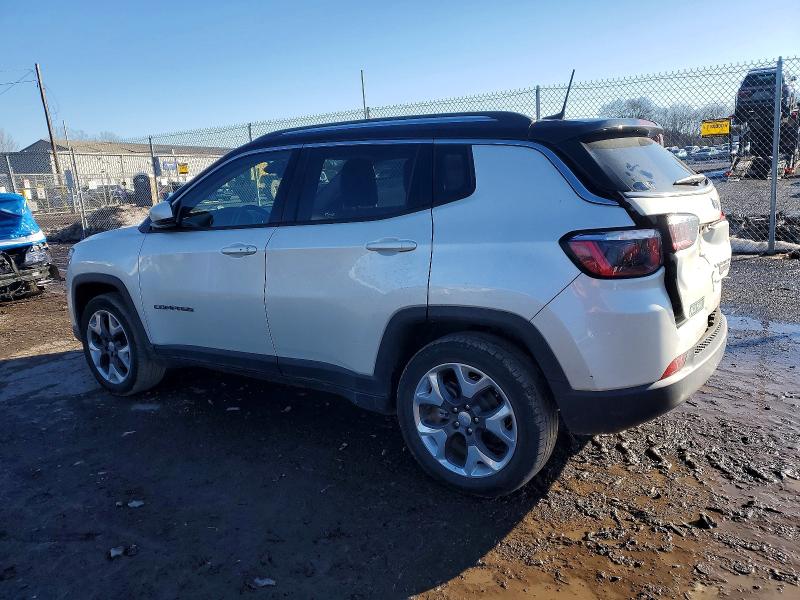 97858045 :رقم المزاد ، 3C4NJCCB4JT301733 vin ، 2018 Jeep Compass مزاد بيع