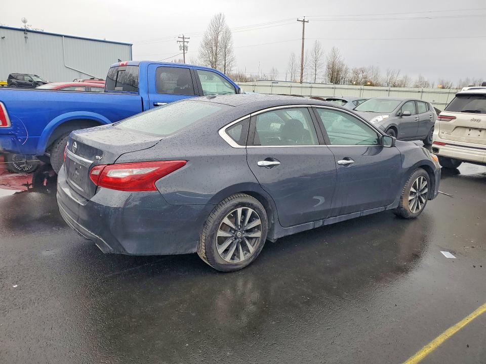 75452215 :رقم المزاد ، 1N4AL3AP0JC277035 vin ، 2018 Nissan Altima مزاد بيع