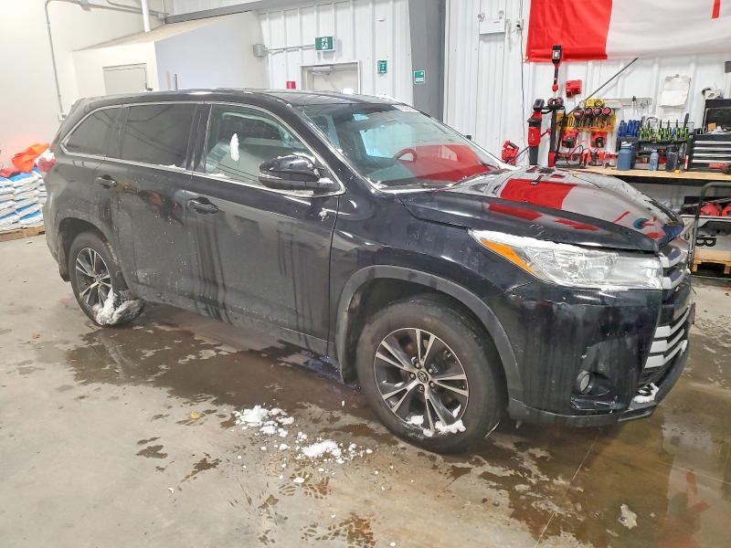 97633745 :رقم المزاد ، 5TDBZRFH8JS827579 vin ، 2018 Toyota Highlander مزاد بيع