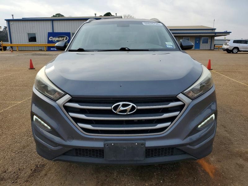 99026735 :رقم المزاد ، KM8J33A44JU666606 vin ، 2018 Hyundai Tucson مزاد بيع