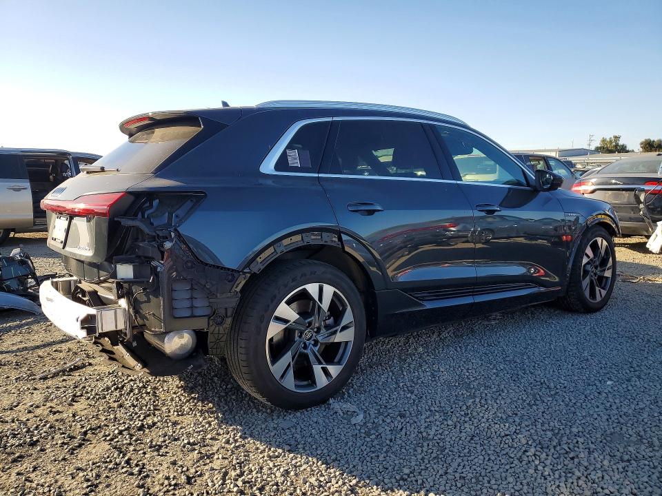 2022 Audi E-tron მანქანა იყიდება აუქციონზე, vin: WA1LAAGE7NB014081, აუქციონის ნომერი: 75254765