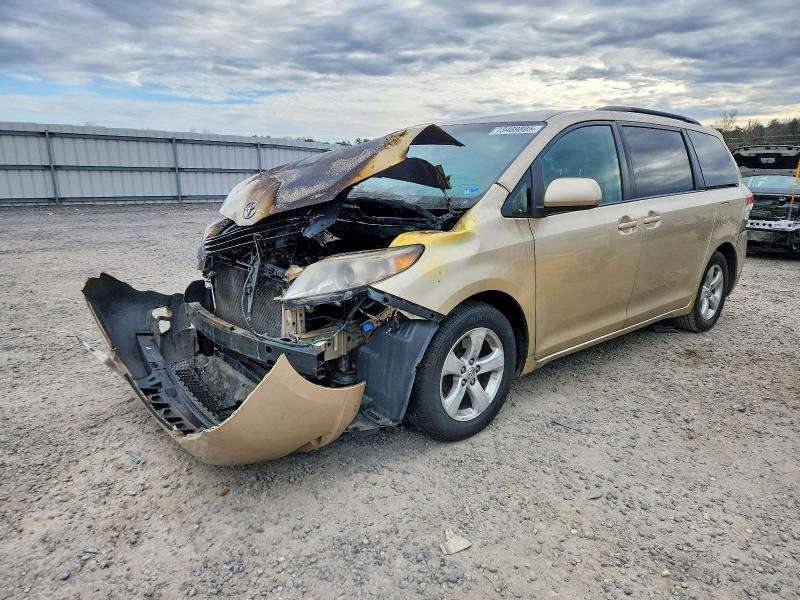 73469805 :رقم المزاد ، 5TDKK3DC5DS367424 vin ، 2013 Toyota Sienna مزاد بيع