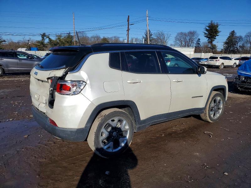97858045 :رقم المزاد ، 3C4NJCCB4JT301733 vin ، 2018 Jeep Compass مزاد بيع