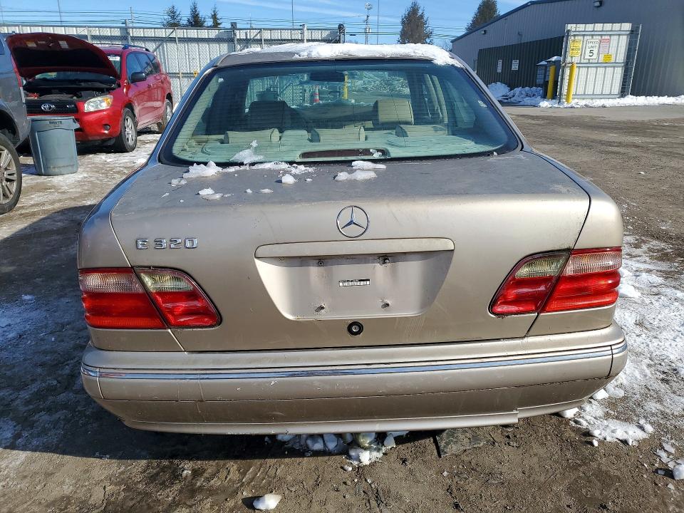 Auction sale of the 2000 Mercedes-benz E, vin: WDBJF65J1YB103059, lot number: 74820565