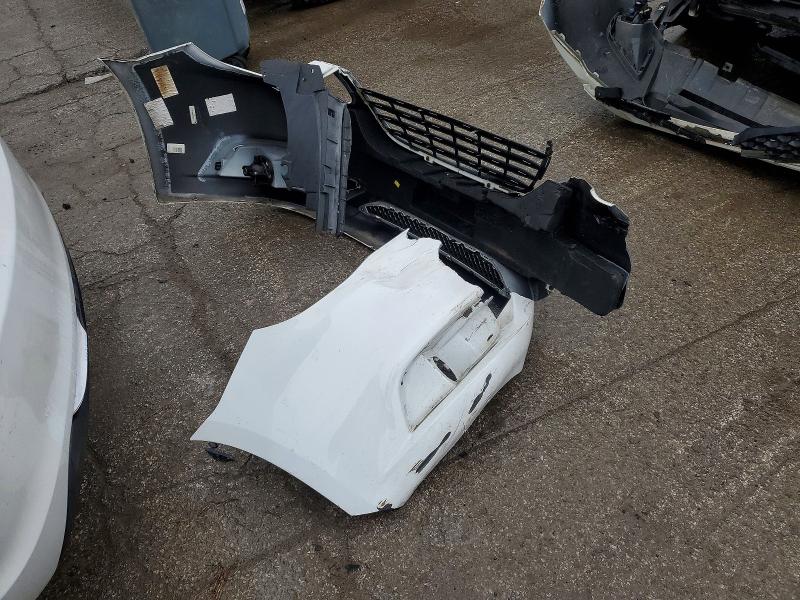 98229645 :رقم المزاد ، 1C3BCBFG8DN584158 vin ، 2013 Chrysler 200 مزاد بيع