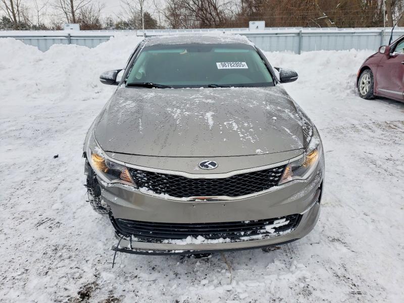 Продажа на аукционе авто 2017 Kia Optima Lx 4dr, vin: 5XXGT4L32HG162452, номер лота: 98782805