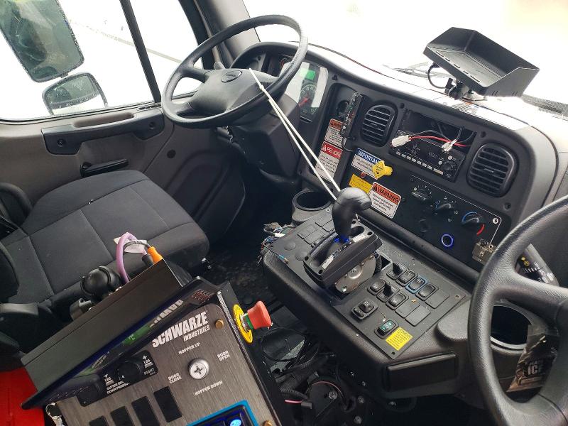 92256755 :رقم المزاد ، 1FVACXFC7RHUT2285 vin ، 2024 Freightliner M2 106 Med مزاد بيع
