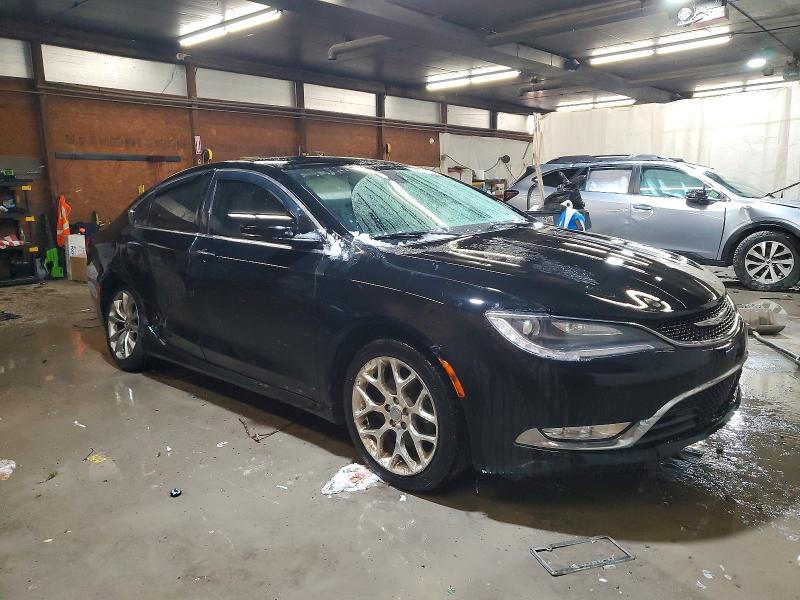 73031335 :رقم المزاد ، 1C3CCCEG5FN512686 vin ، 2015 Chrysler 200 مزاد بيع