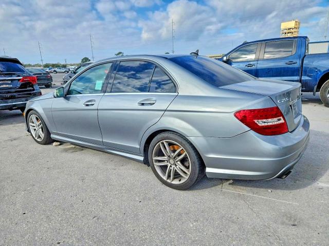 Продажа на аукционе авто 2012 Mercedes-benz C, vin: WDDGF4HB9CA621977, номер лота: 99350395