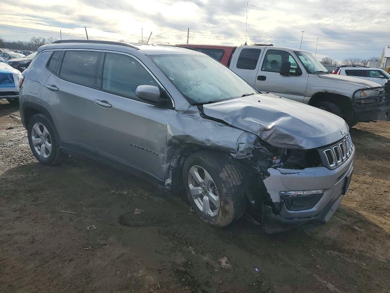 72242275 :رقم المزاد ، 3C4NJDBBXJT325218 vin ، 2018 Jeep Compass مزاد بيع
