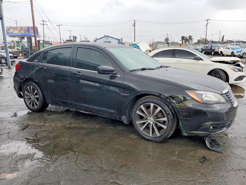 98061095 :رقم المزاد ، 1C3CCBBG1EN132032 vin ، 2014 Chrysler 200 مزاد بيع