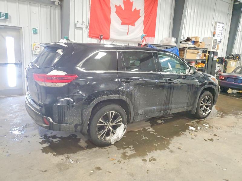97633745 :رقم المزاد ، 5TDBZRFH8JS827579 vin ، 2018 Toyota Highlander مزاد بيع
