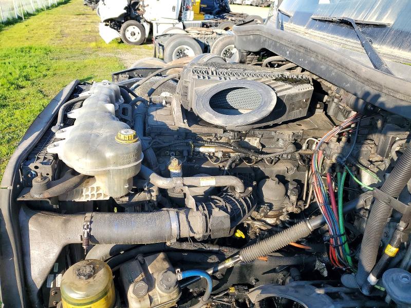 Auction sale of the 2020 Freightliner Cascadia, vin: 1FUJHHDR6LLKS7063, lot number: 48542996