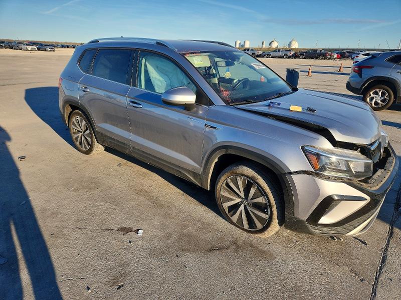 Продаж на аукціоні авто 2022 Volkswagen Taos, vin: 3VVSX7B24NM089038, номер лоту: 72999865