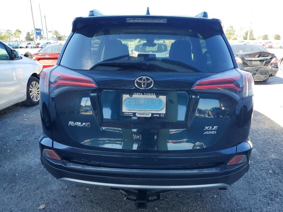 2018 Toyota Rav4 მანქანა იყიდება აუქციონზე, vin: JTMRFREV4JJ727023, აუქციონის ნომერი: 74796945