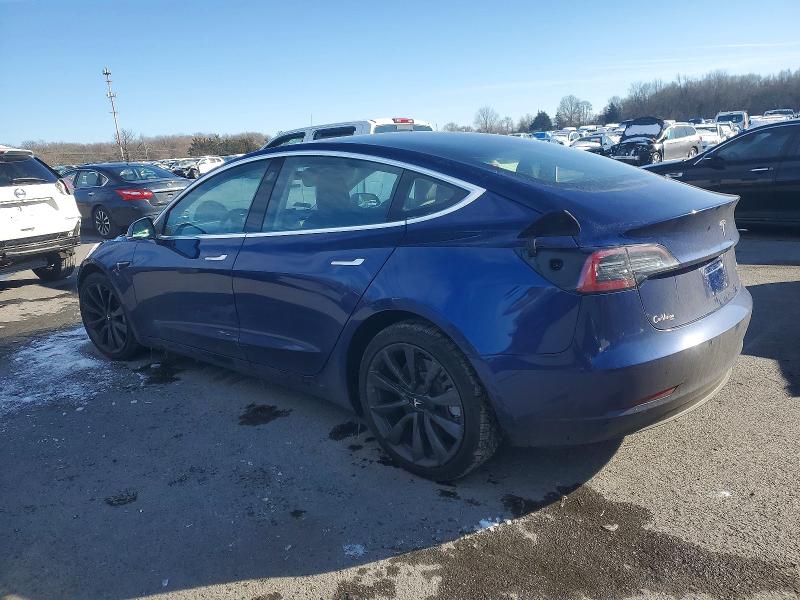 72933845 :رقم المزاد ، 5YJ3E1EB8JF133879 vin ، 2018 Tesla Model 3 مزاد بيع