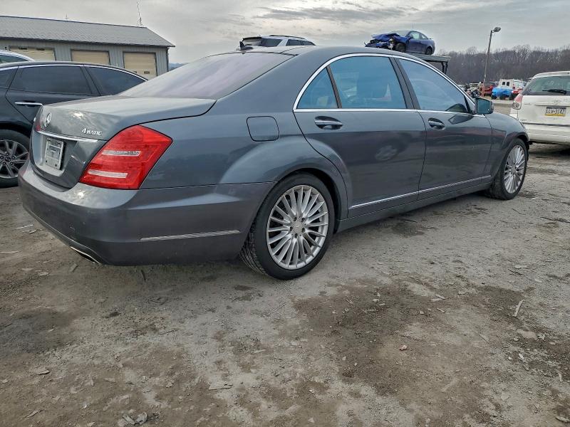 2010 Mercedes-benz S 550 4mat მანქანა იყიდება აუქციონზე, vin: WDDNG8GB4AA304327, აუქციონის ნომერი: 99142765