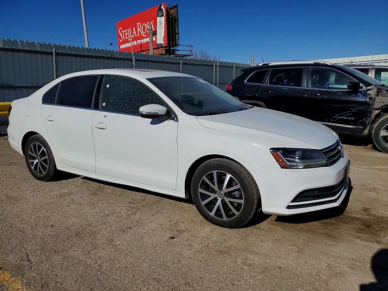74133385 :رقم المزاد ، 3VWDB7AJXHM338619 vin ، 2017 Volkswagen Jetta مزاد بيع