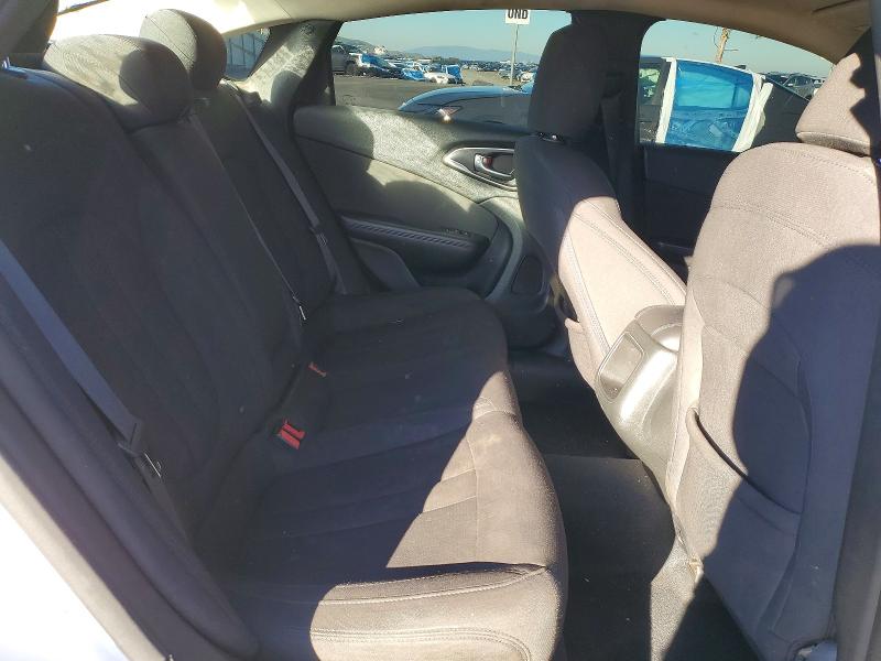 99025655 :رقم المزاد ، 1C3CCCAB6FN637125 vin ، 2015 Chrysler 200 مزاد بيع