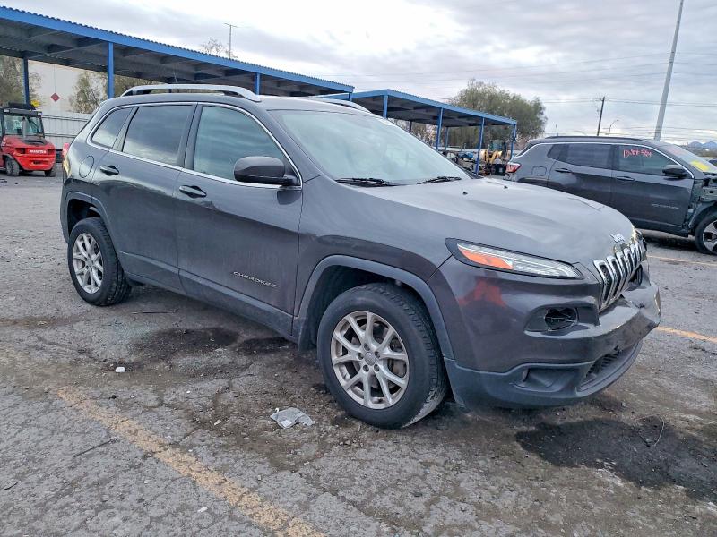 99357925 :رقم المزاد ، 1C4PJMCS3HW615361 vin ، 2017 Jeep Cherokee مزاد بيع